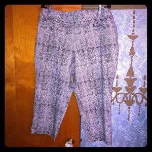 🎈3/$10🎈Lila Rose Cropped Pants